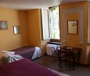 Twin hotel bedroom